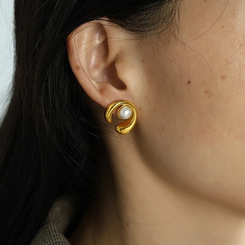 Luna Pearl Stud Earrings