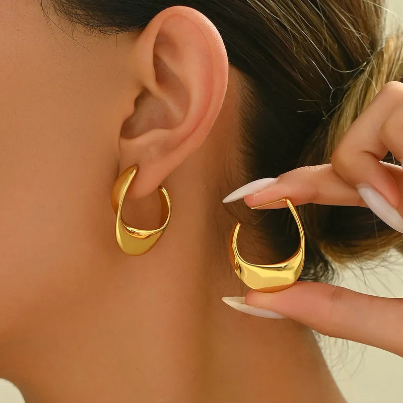 Bold Curve C-Hoop Earrings